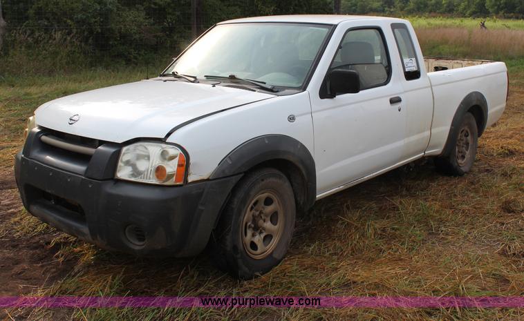 image for item H6615 2002 Nissan Frontier XE-I4 King Cab pickup truck