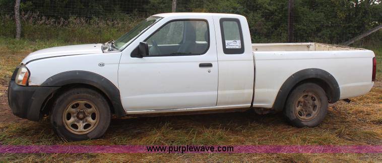 image for item H6615 2002 Nissan Frontier XE-I4 King Cab pickup truck