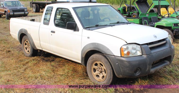 image for item H6615 2002 Nissan Frontier XE-I4 King Cab pickup truck