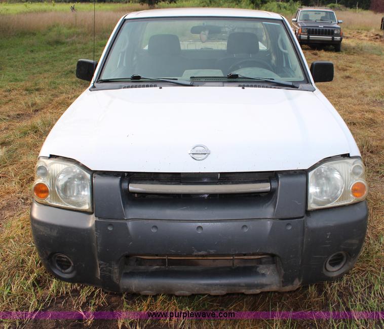 image for item H6615 2002 Nissan Frontier XE-I4 King Cab pickup truck