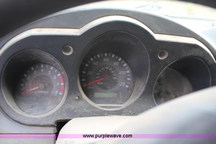 image for item H6615 2002 Nissan Frontier XE-I4 King Cab pickup truck