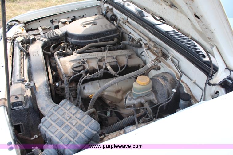 image for item H6615 2002 Nissan Frontier XE-I4 King Cab pickup truck