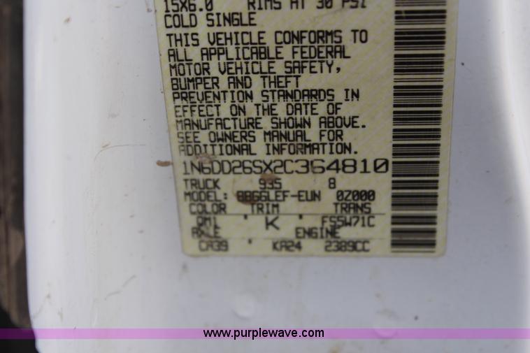 image for item H6615 2002 Nissan Frontier XE-I4 King Cab pickup truck