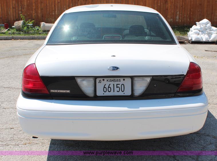 image for item H6617 2006 Ford Crown Victoria Police Interceptor