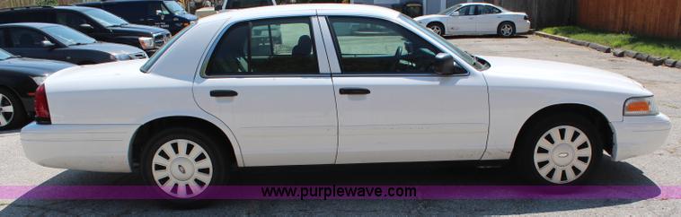 image for item H6617 2006 Ford Crown Victoria Police Interceptor