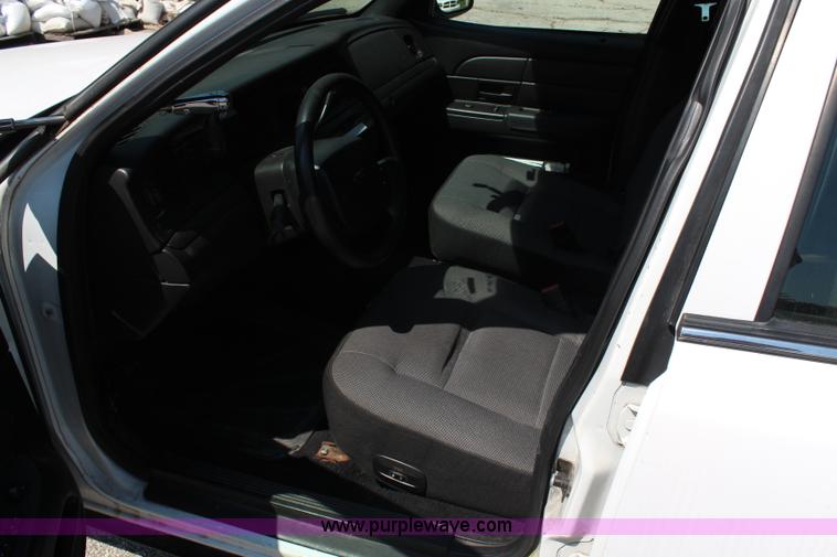 image for item H6617 2006 Ford Crown Victoria Police Interceptor