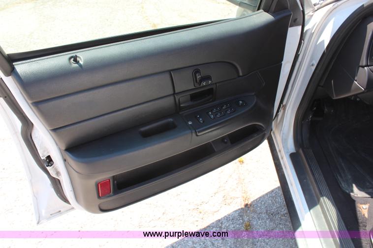 image for item H6617 2006 Ford Crown Victoria Police Interceptor