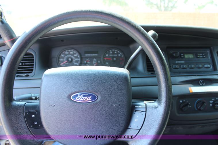 image for item H6617 2006 Ford Crown Victoria Police Interceptor