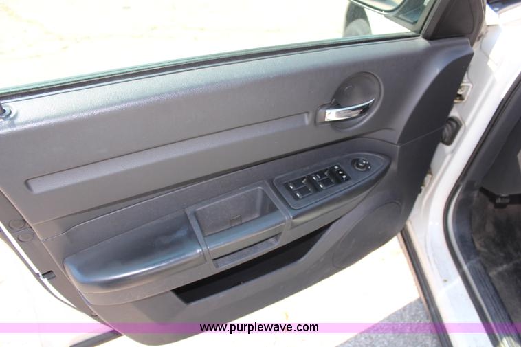 image for item H6618 2009 Dodge Charger SE