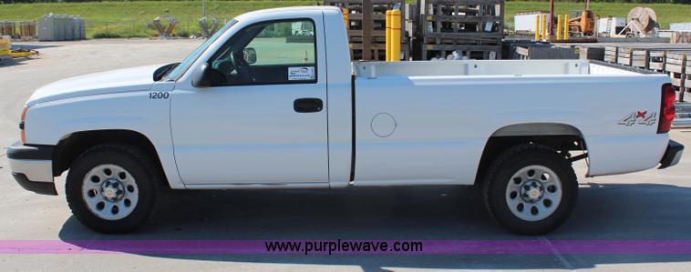 image for item H6623 2006 Chevrolet Silverado 1500 pickup truck