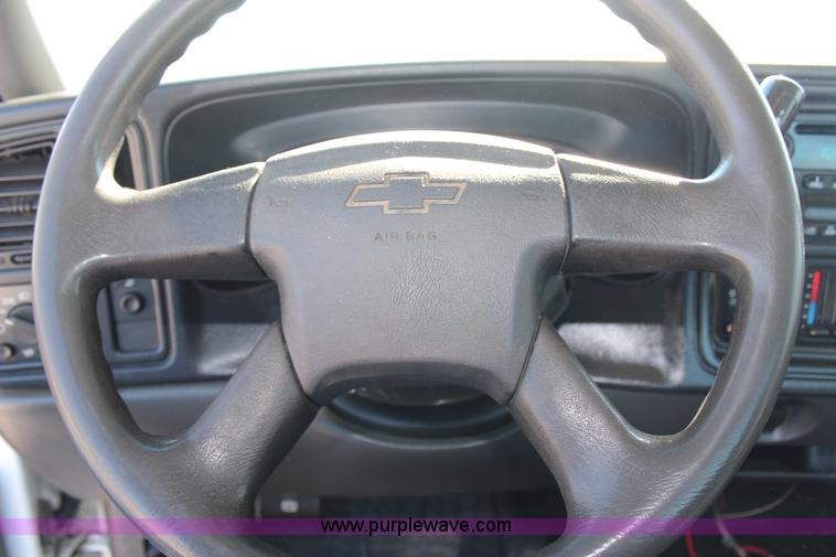 image for item H6623 2006 Chevrolet Silverado 1500 pickup truck