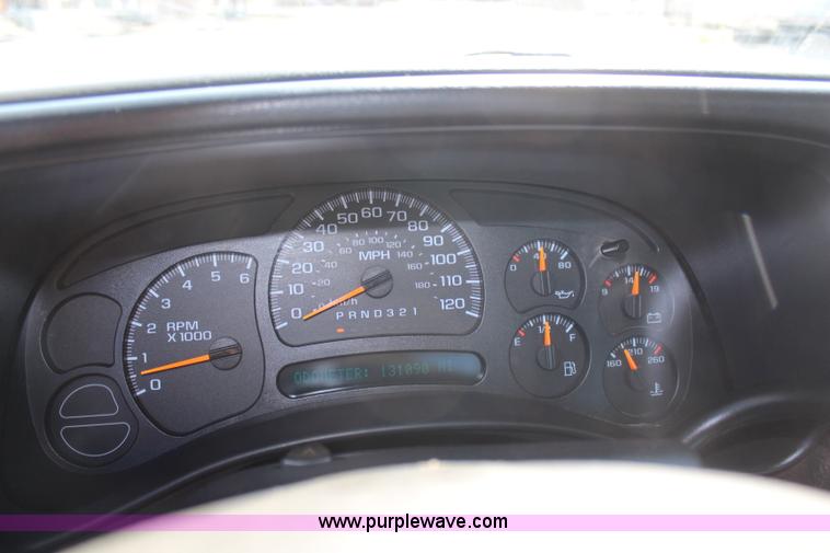 image for item H6623 2006 Chevrolet Silverado 1500 pickup truck