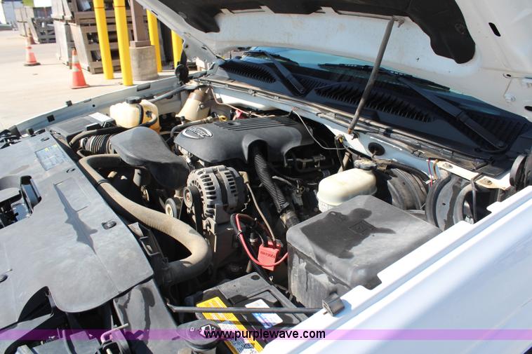 image for item H6623 2006 Chevrolet Silverado 1500 pickup truck