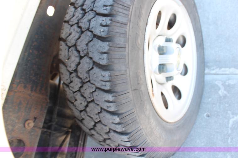 image for item H6623 2006 Chevrolet Silverado 1500 pickup truck