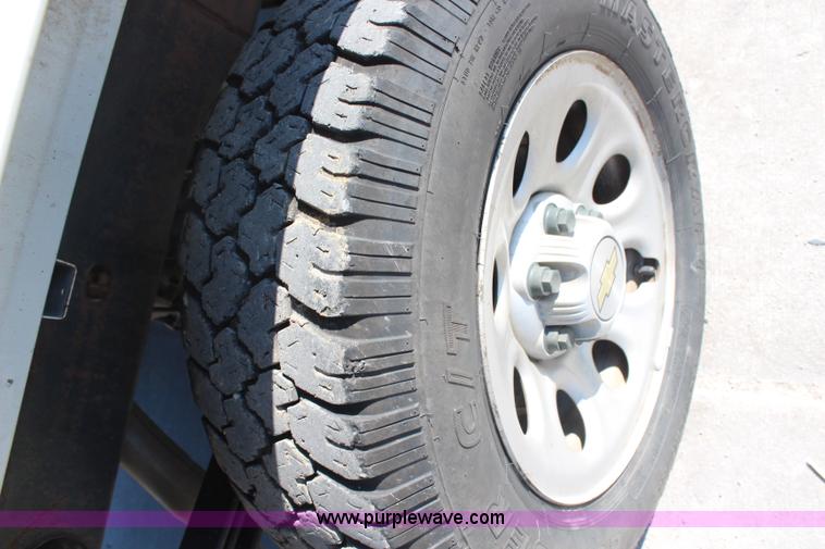 image for item H6623 2006 Chevrolet Silverado 1500 pickup truck