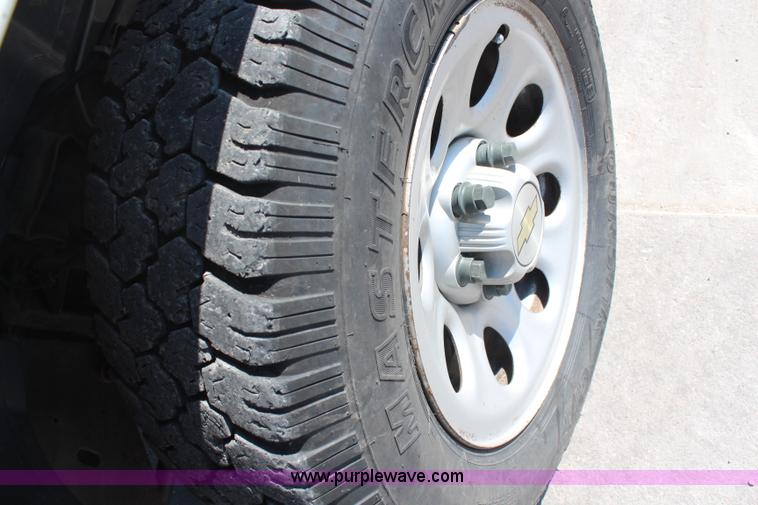 image for item H6623 2006 Chevrolet Silverado 1500 pickup truck