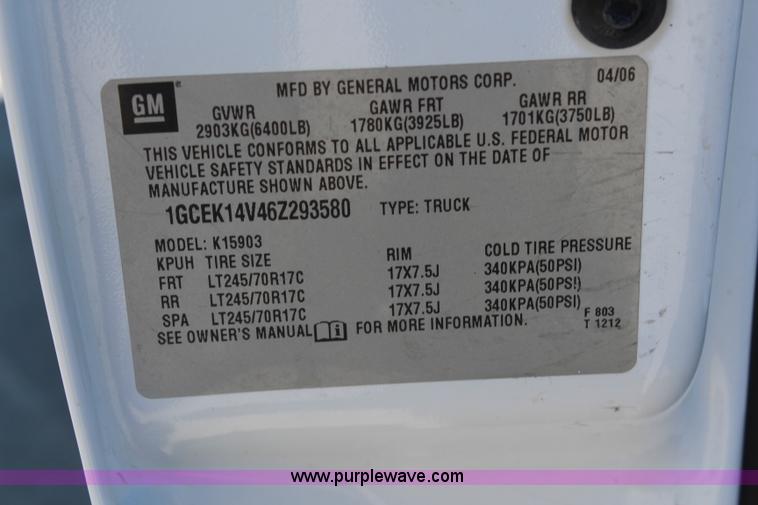 image for item H6623 2006 Chevrolet Silverado 1500 pickup truck