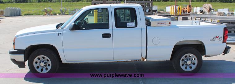 image for item H6624 2006 Chevrolet Silverado 1500 Ext. Cab pickup truck