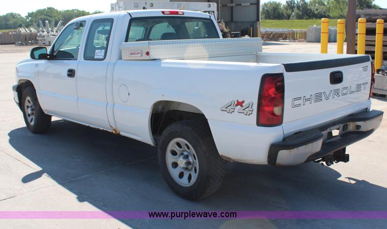 image for item H6624 2006 Chevrolet Silverado 1500 Ext. Cab pickup truck