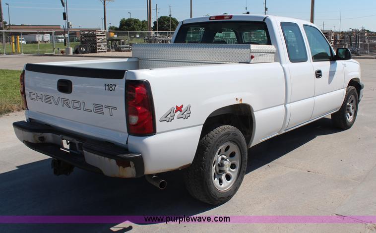 image for item H6624 2006 Chevrolet Silverado 1500 Ext. Cab pickup truck