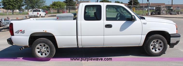 image for item H6624 2006 Chevrolet Silverado 1500 Ext. Cab pickup truck