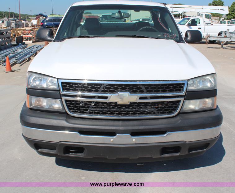 image for item H6624 2006 Chevrolet Silverado 1500 Ext. Cab pickup truck