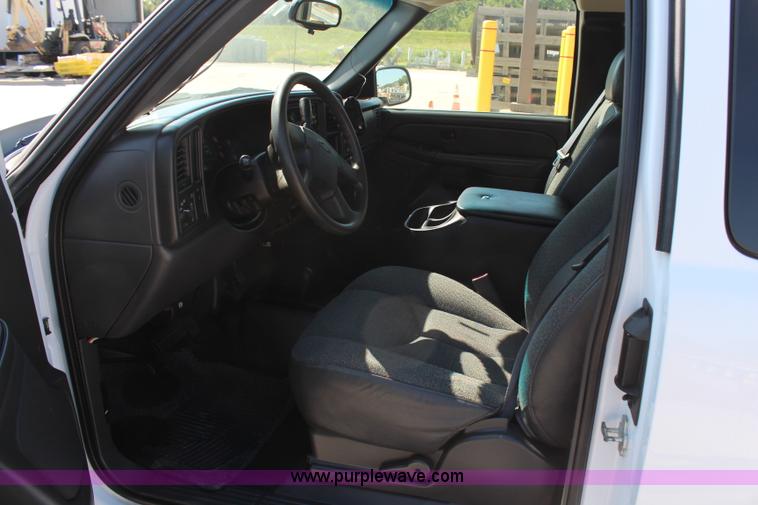 image for item H6624 2006 Chevrolet Silverado 1500 Ext. Cab pickup truck