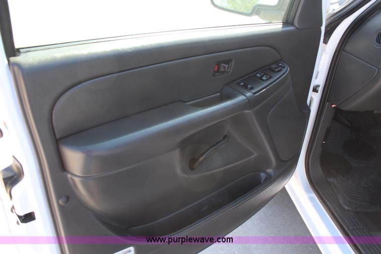 image for item H6624 2006 Chevrolet Silverado 1500 Ext. Cab pickup truck