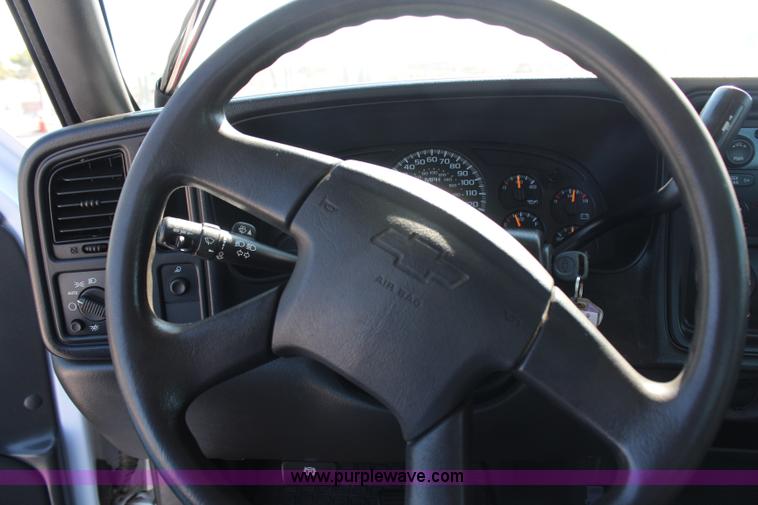 image for item H6624 2006 Chevrolet Silverado 1500 Ext. Cab pickup truck