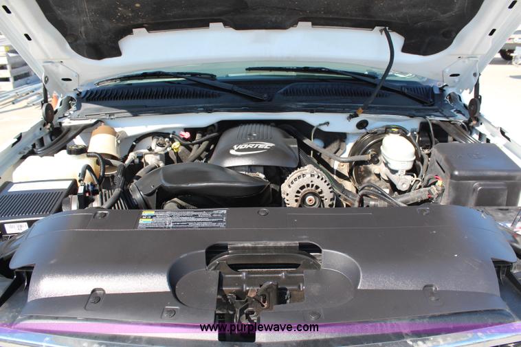 image for item H6624 2006 Chevrolet Silverado 1500 Ext. Cab pickup truck