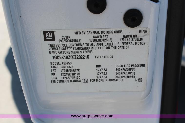 image for item H6624 2006 Chevrolet Silverado 1500 Ext. Cab pickup truck