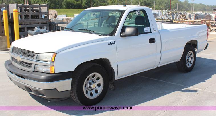 image for item H6625 2005 Chevrolet Silverado 1500HD pickup truck