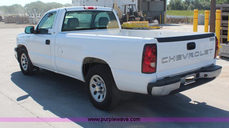 image for item H6625 2005 Chevrolet Silverado 1500HD pickup truck