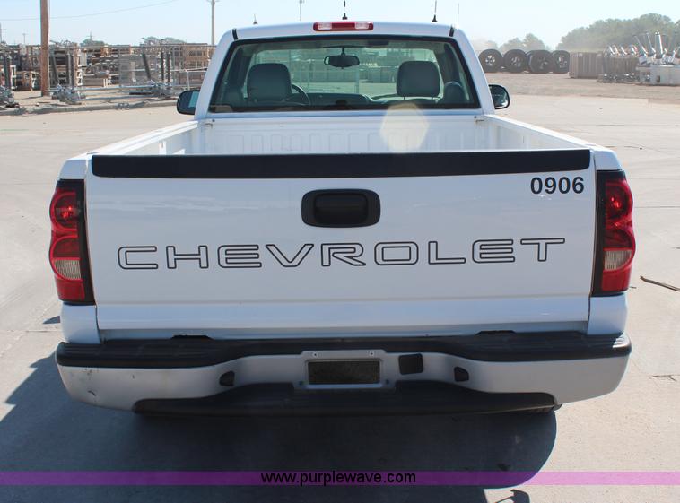 image for item H6625 2005 Chevrolet Silverado 1500HD pickup truck