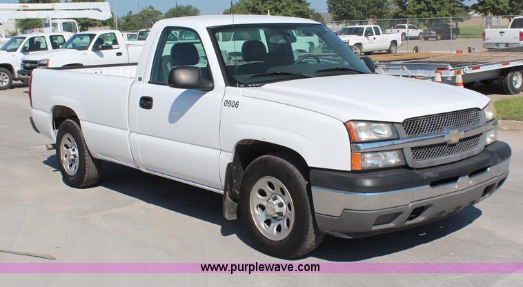 image for item H6625 2005 Chevrolet Silverado 1500HD pickup truck