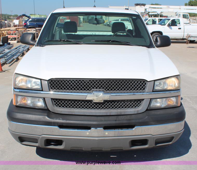 image for item H6625 2005 Chevrolet Silverado 1500HD pickup truck