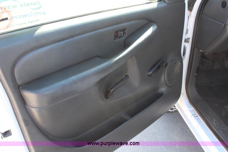 image for item H6625 2005 Chevrolet Silverado 1500HD pickup truck