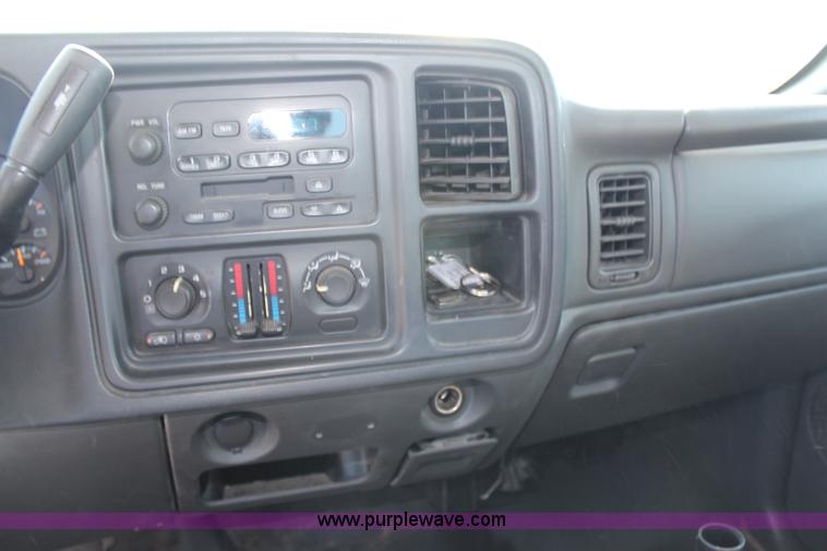 image for item H6625 2005 Chevrolet Silverado 1500HD pickup truck