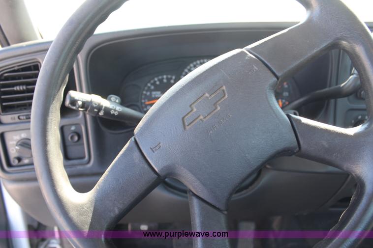 image for item H6625 2005 Chevrolet Silverado 1500HD pickup truck