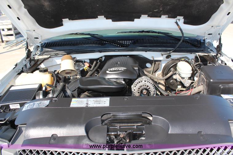 image for item H6625 2005 Chevrolet Silverado 1500HD pickup truck