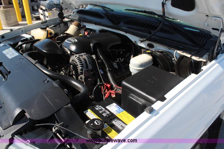 image for item H6625 2005 Chevrolet Silverado 1500HD pickup truck