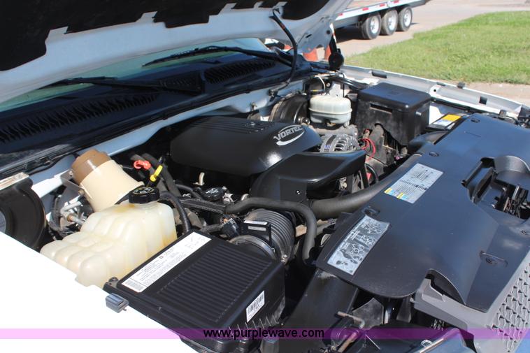 image for item H6625 2005 Chevrolet Silverado 1500HD pickup truck