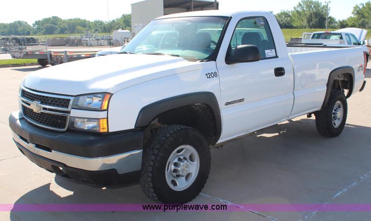 image for item H6627 2006 Chevrolet Silverado 2500HD pickup truck