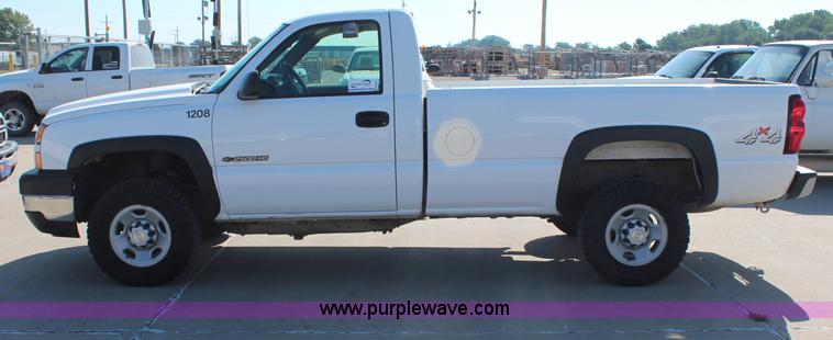 image for item H6627 2006 Chevrolet Silverado 2500HD pickup truck