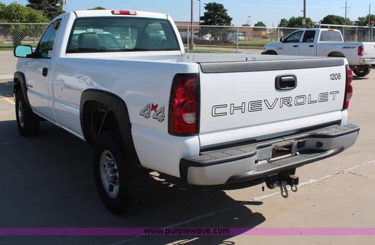 image for item H6627 2006 Chevrolet Silverado 2500HD pickup truck