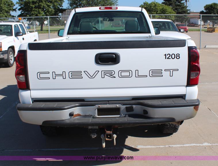image for item H6627 2006 Chevrolet Silverado 2500HD pickup truck