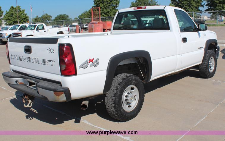 image for item H6627 2006 Chevrolet Silverado 2500HD pickup truck