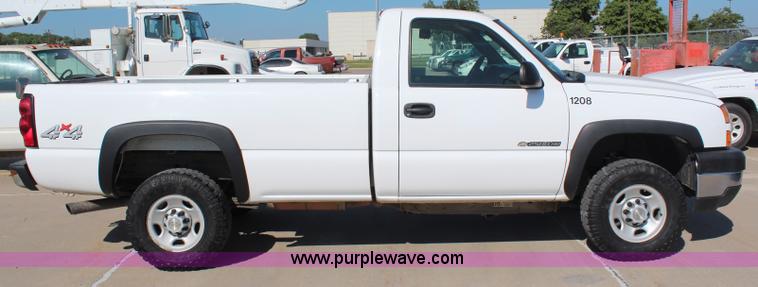 image for item H6627 2006 Chevrolet Silverado 2500HD pickup truck