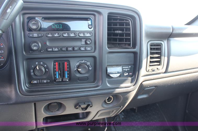 image for item H6627 2006 Chevrolet Silverado 2500HD pickup truck