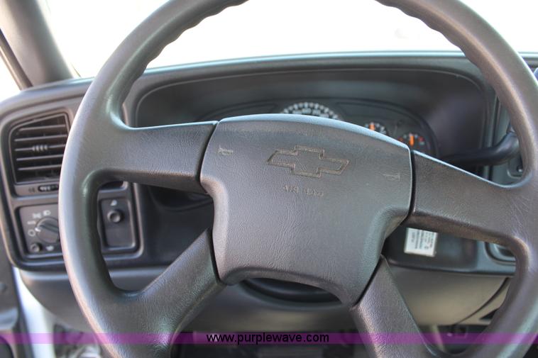 image for item H6627 2006 Chevrolet Silverado 2500HD pickup truck